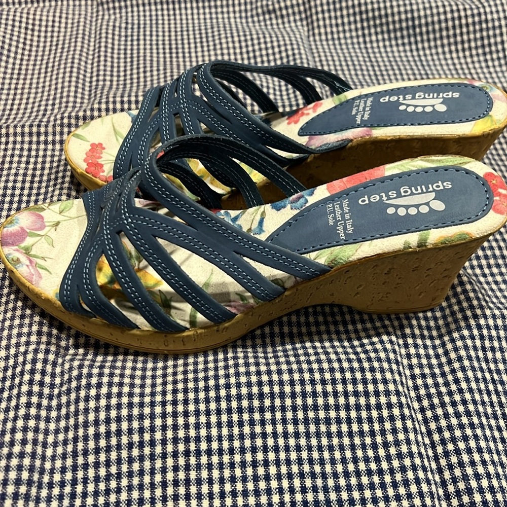 Spring Step Sandals - Picture 7 of 9